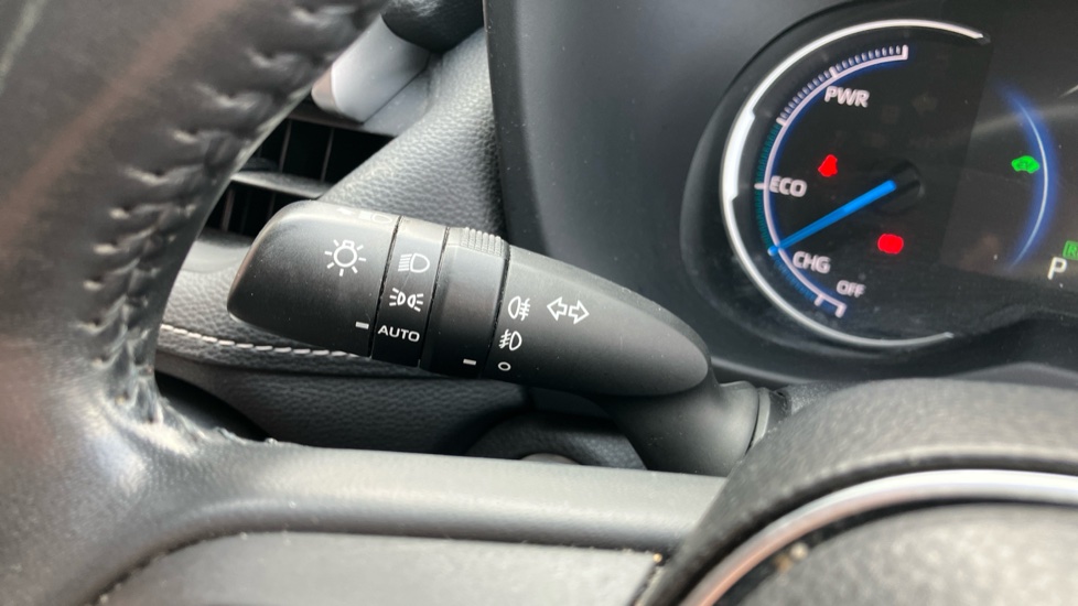 Toyota RAV4 2.5 VVT-i Hybrid Design 5dr CVT 2WD Hybrid Estate - Image 36