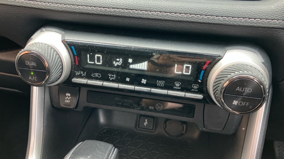 Toyota RAV4 2.5 VVT-i Hybrid Design 5dr CVT 2WD Hybrid Estate - Image 38