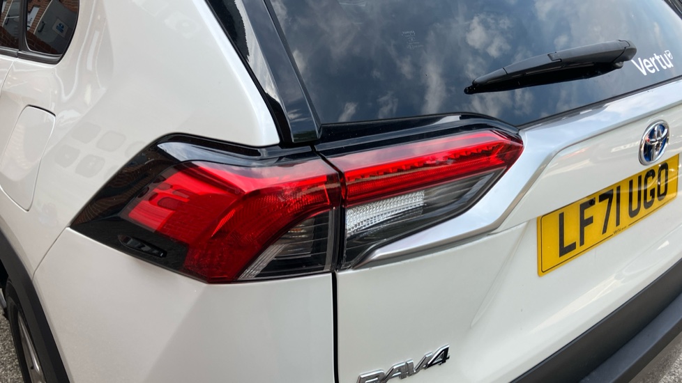 Toyota RAV4 2.5 VVT-i Hybrid Design 5dr CVT 2WD Hybrid Estate - Image 45