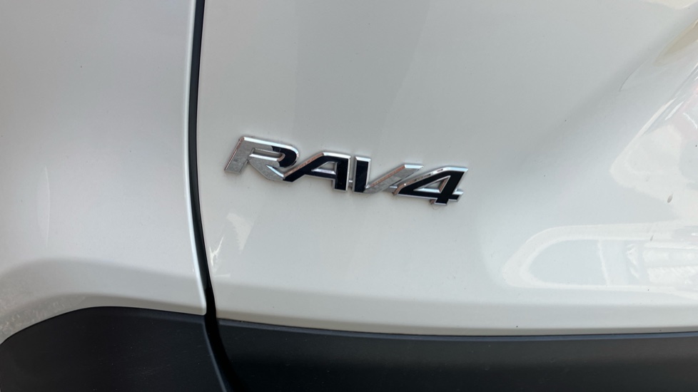 Toyota RAV4 2.5 VVT-i Hybrid Design 5dr CVT 2WD Hybrid Estate - Image 59