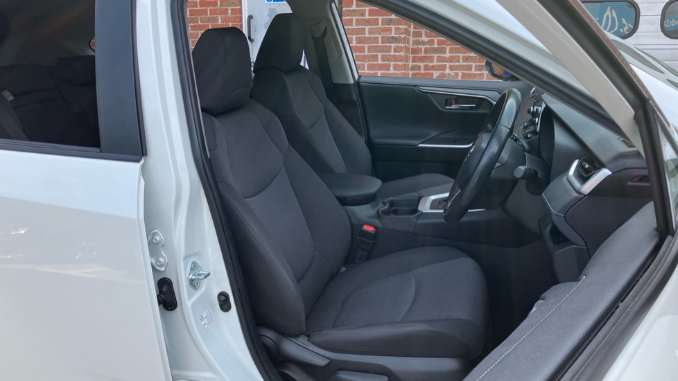 Toyota RAV4 2.5 VVT-i Hybrid Design 5dr CVT 2WD Hybrid Estate - Image 62