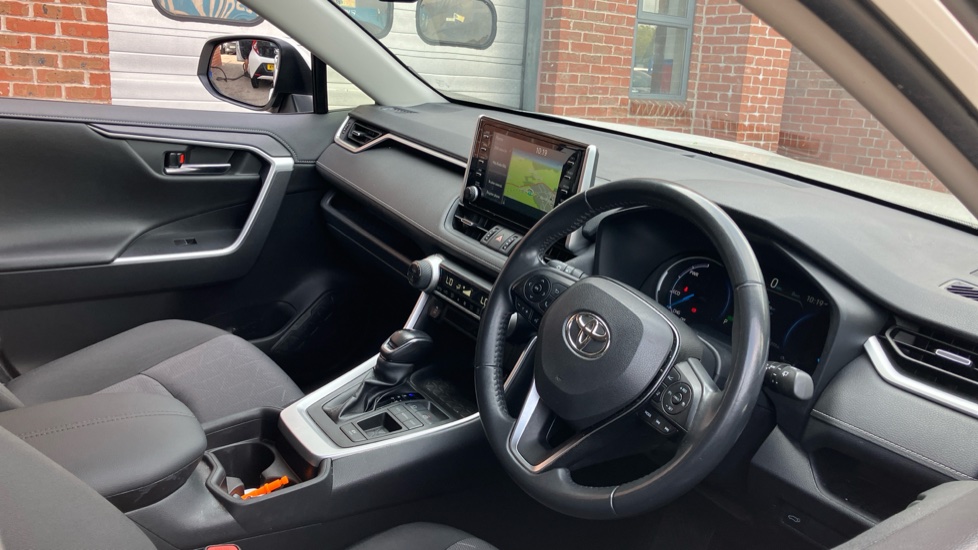 Toyota RAV4 2.5 VVT-i Hybrid Design 5dr CVT 2WD Hybrid Estate - Image 63