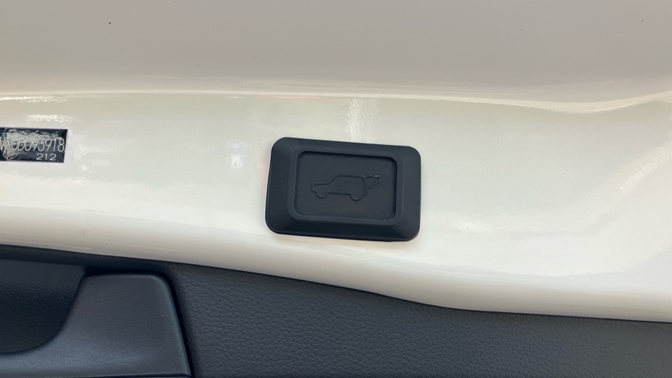 Toyota RAV4 2.5 VVT-i Hybrid Design 5dr CVT 2WD Hybrid Estate - Image 68