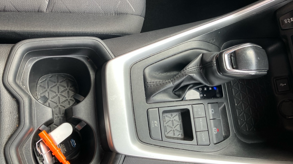 Toyota RAV4 2.5 VVT-i Hybrid Design 5dr CVT 2WD Hybrid Estate - Image 70