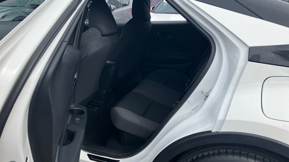 Toyota C-HR 1.8 Hybrid Design 5dr CVT Hybrid Hatchback - Image 15