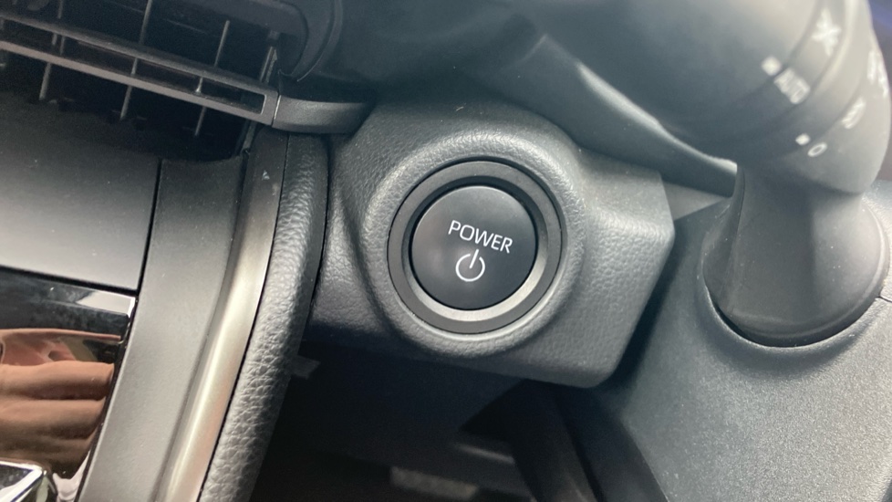 Toyota C-HR 1.8 Hybrid Design 5dr CVT Hybrid Hatchback - Image 16