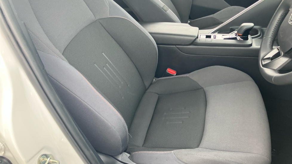 Toyota C-HR 1.8 Hybrid Design 5dr CVT Hybrid Hatchback - Image 17