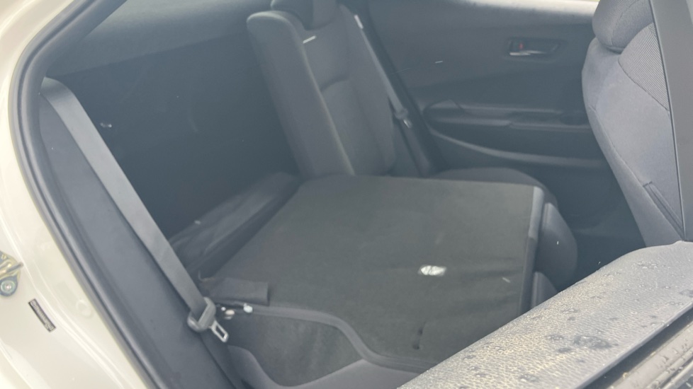 Toyota C-HR 1.8 Hybrid Design 5dr CVT Hybrid Hatchback - Image 18