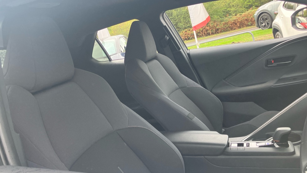 Toyota C-HR 1.8 Hybrid Design 5dr CVT Hybrid Hatchback - Image 19