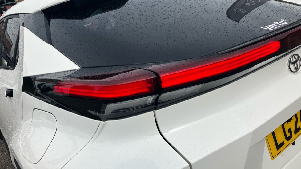 Toyota C-HR 1.8 Hybrid Design 5dr CVT Hybrid Hatchback - Image 21