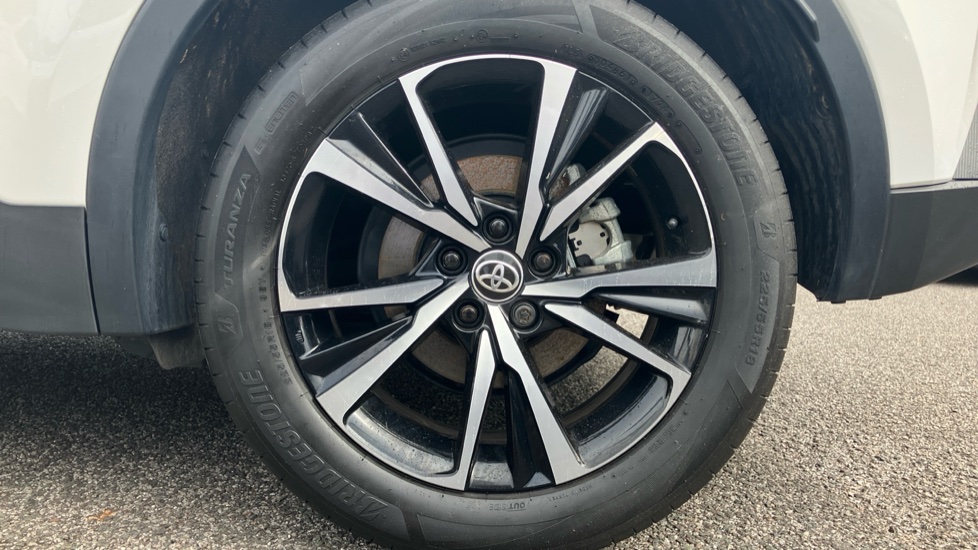 Toyota C-HR 1.8 Hybrid Design 5dr CVT Hybrid Hatchback - Image 25