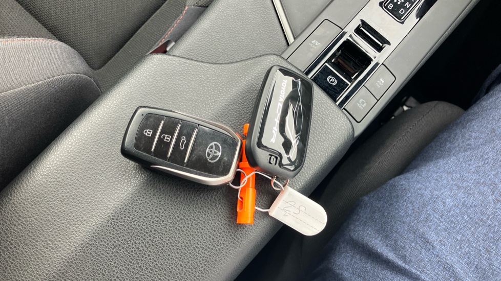 Toyota C-HR 1.8 Hybrid Design 5dr CVT Hybrid Hatchback - Image 28
