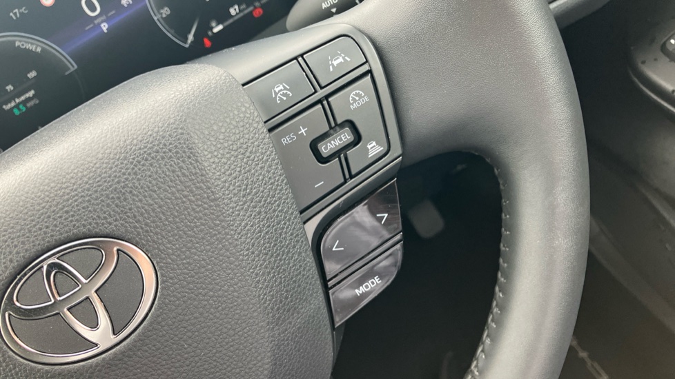 Toyota C-HR 1.8 Hybrid Design 5dr CVT Hybrid Hatchback - Image 32