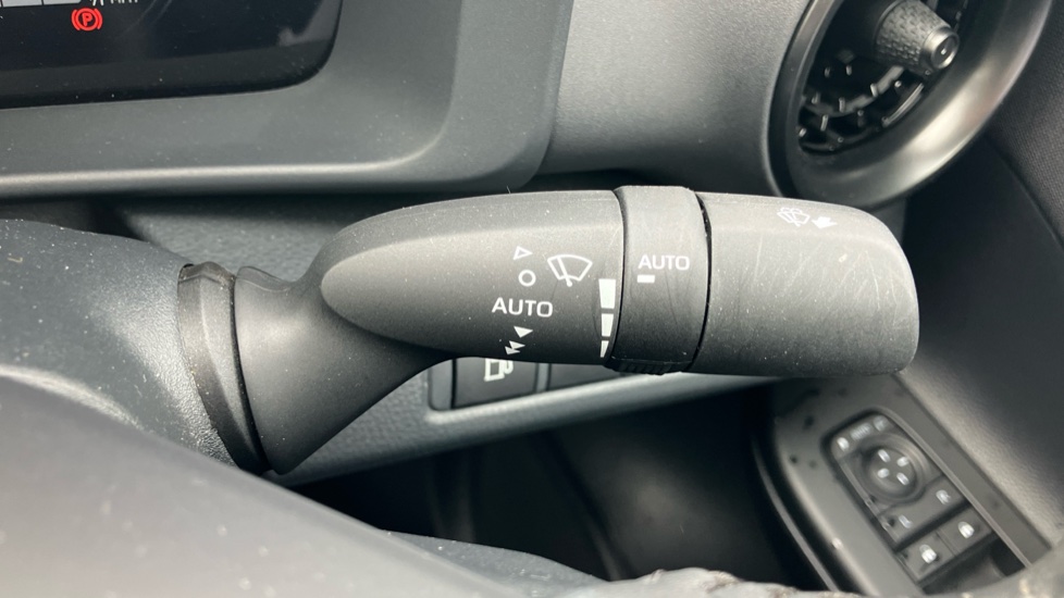Toyota C-HR 1.8 Hybrid Design 5dr CVT Hybrid Hatchback - Image 37