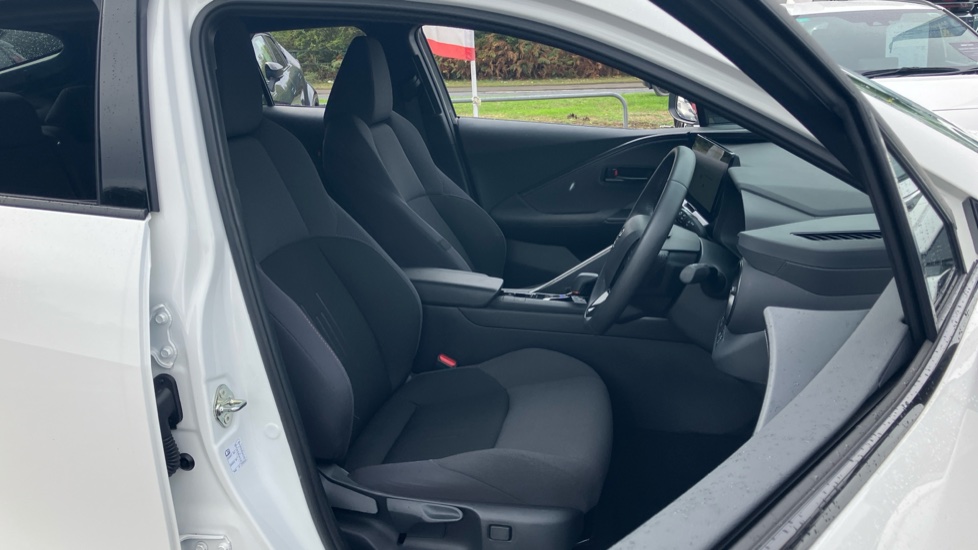 Toyota C-HR 1.8 Hybrid Design 5dr CVT Hybrid Hatchback - Image 57