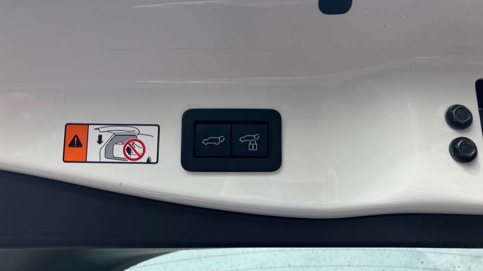 Toyota C-HR 1.8 Hybrid Design 5dr CVT Hybrid Hatchback - Image 63