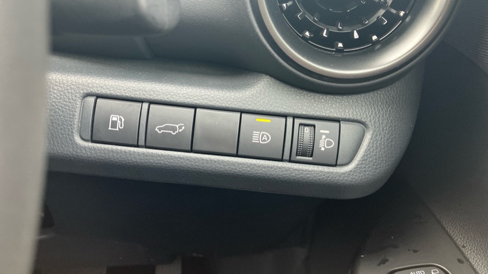Toyota C-HR 1.8 Hybrid Design 5dr CVT Hybrid Hatchback - Image 64
