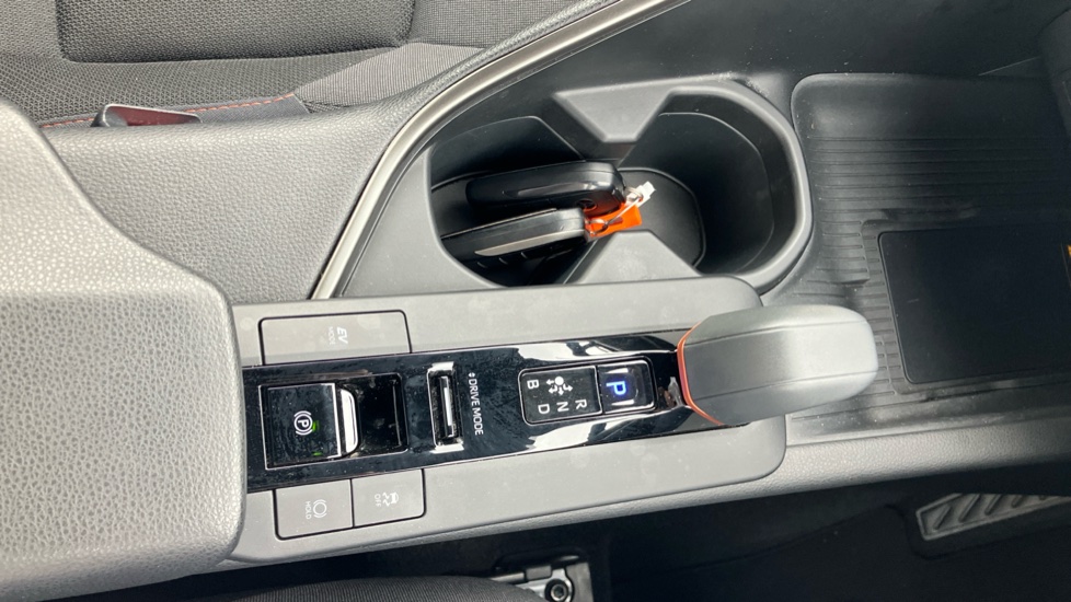 Toyota C-HR 1.8 Hybrid Design 5dr CVT Hybrid Hatchback - Image 65