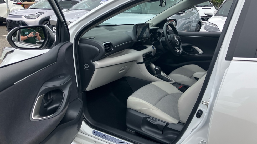 Toyota Yaris 1.5 Hybrid Excel 5dr CVT Hybrid Hatchback - Image 5