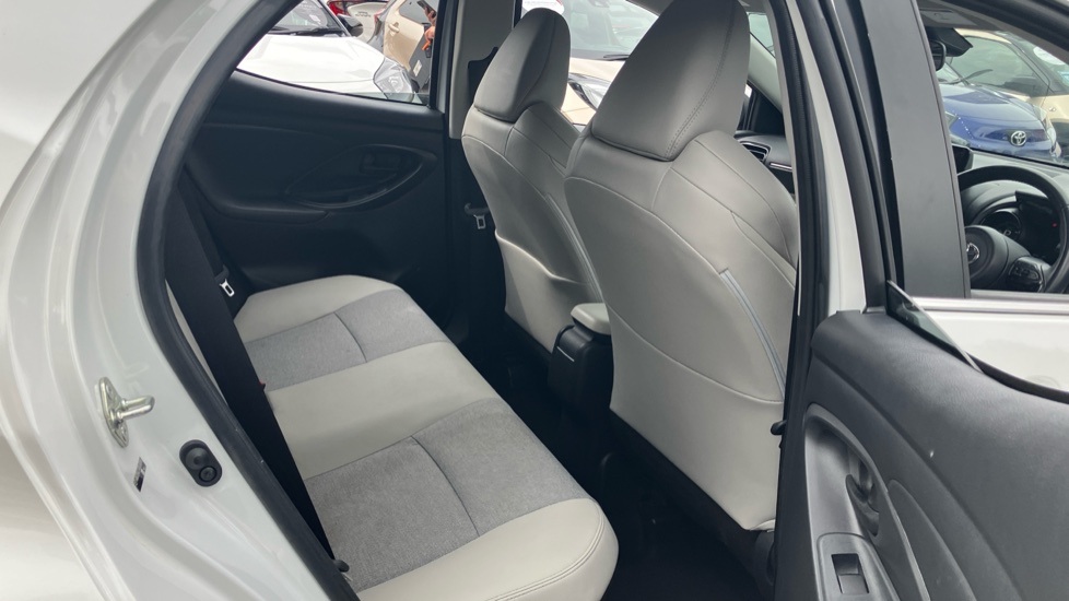 Toyota Yaris 1.5 Hybrid Excel 5dr CVT Hybrid Hatchback - Image 8