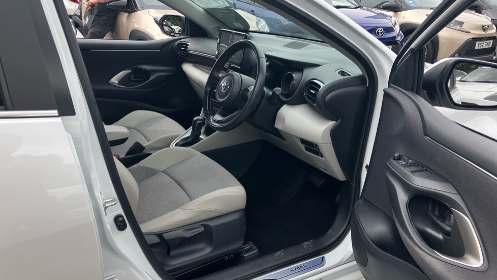 Toyota Yaris 1.5 Hybrid Excel 5dr CVT Hybrid Hatchback - Image 12