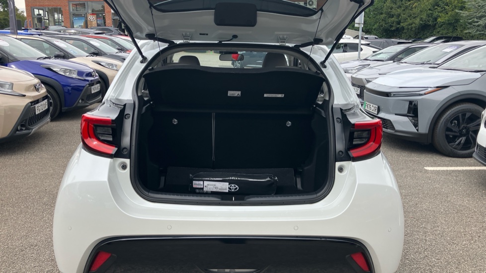 Toyota Yaris 1.5 Hybrid Excel 5dr CVT Hybrid Hatchback - Image 13