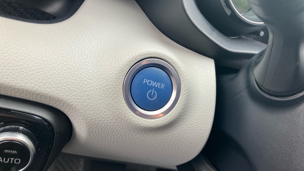 Toyota Yaris 1.5 Hybrid Excel 5dr CVT Hybrid Hatchback - Image 16