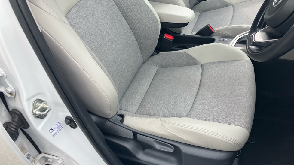 Toyota Yaris 1.5 Hybrid Excel 5dr CVT Hybrid Hatchback - Image 17