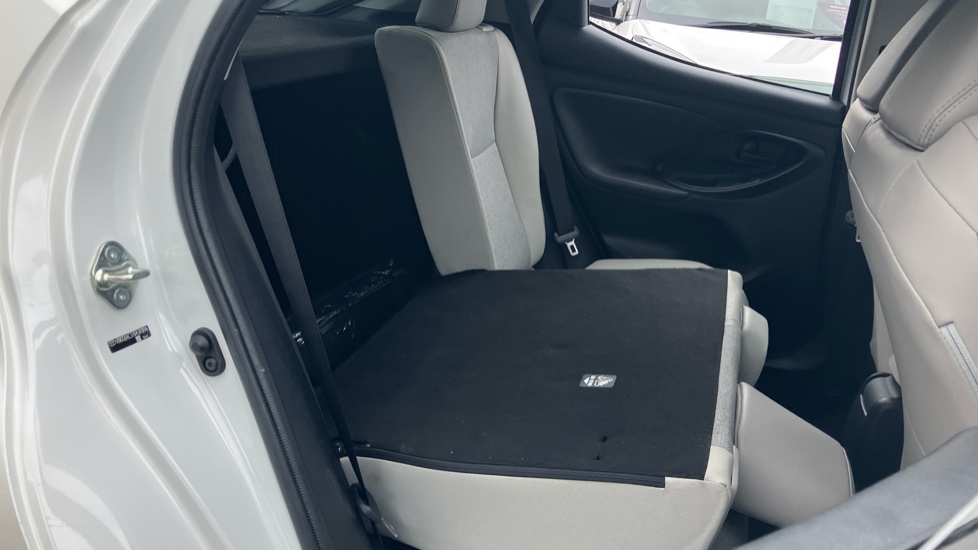 Toyota Yaris 1.5 Hybrid Excel 5dr CVT Hybrid Hatchback - Image 18