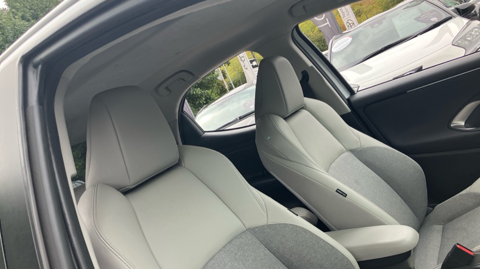 Toyota Yaris 1.5 Hybrid Excel 5dr CVT Hybrid Hatchback - Image 19