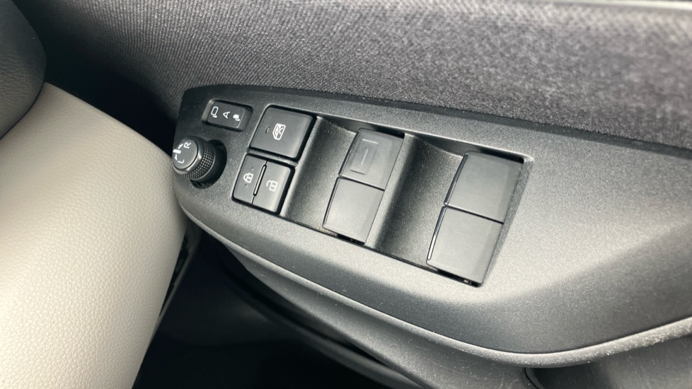 Toyota Yaris 1.5 Hybrid Excel 5dr CVT Hybrid Hatchback - Image 33