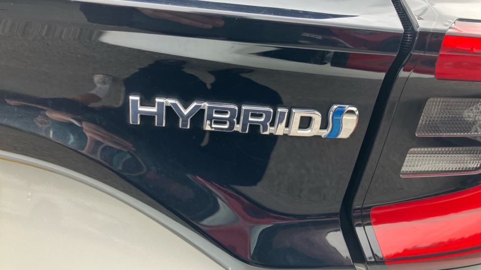 Toyota Yaris 1.5 Hybrid Excel 5dr CVT Hybrid Hatchback - Image 56