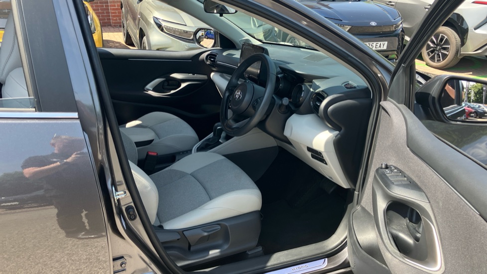 Toyota Yaris 1.5 Hybrid Excel 5dr CVT Hybrid Hatchback - Image 12