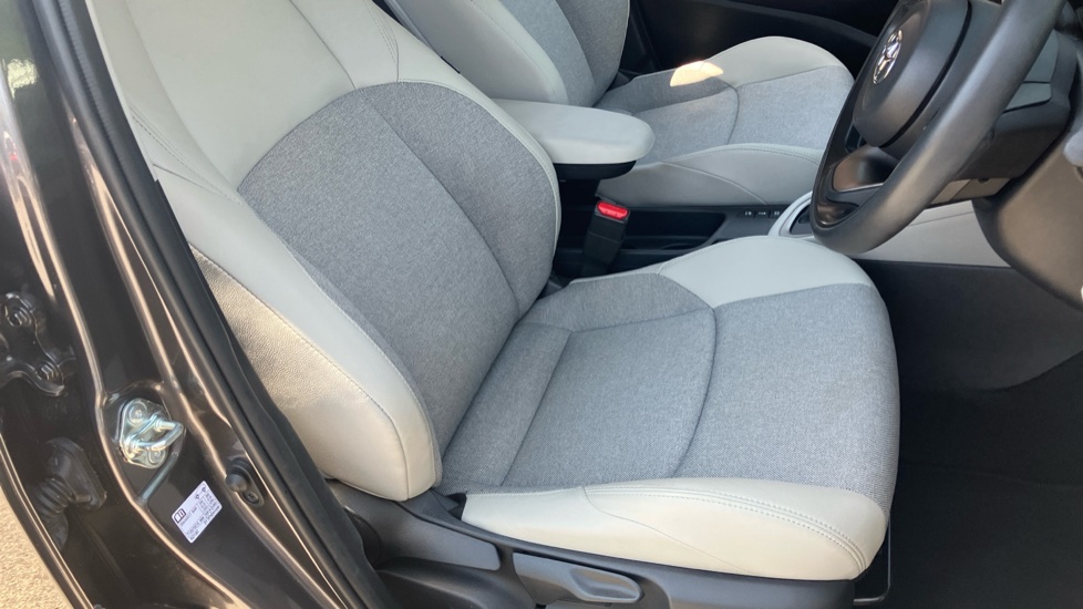 Toyota Yaris 1.5 Hybrid Excel 5dr CVT Hybrid Hatchback - Image 17