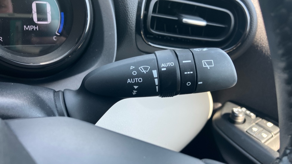 Toyota Yaris 1.5 Hybrid Excel 5dr CVT Hybrid Hatchback - Image 37