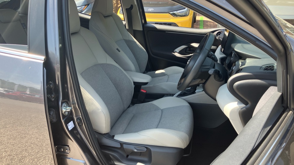 Toyota Yaris 1.5 Hybrid Excel 5dr CVT Hybrid Hatchback - Image 61