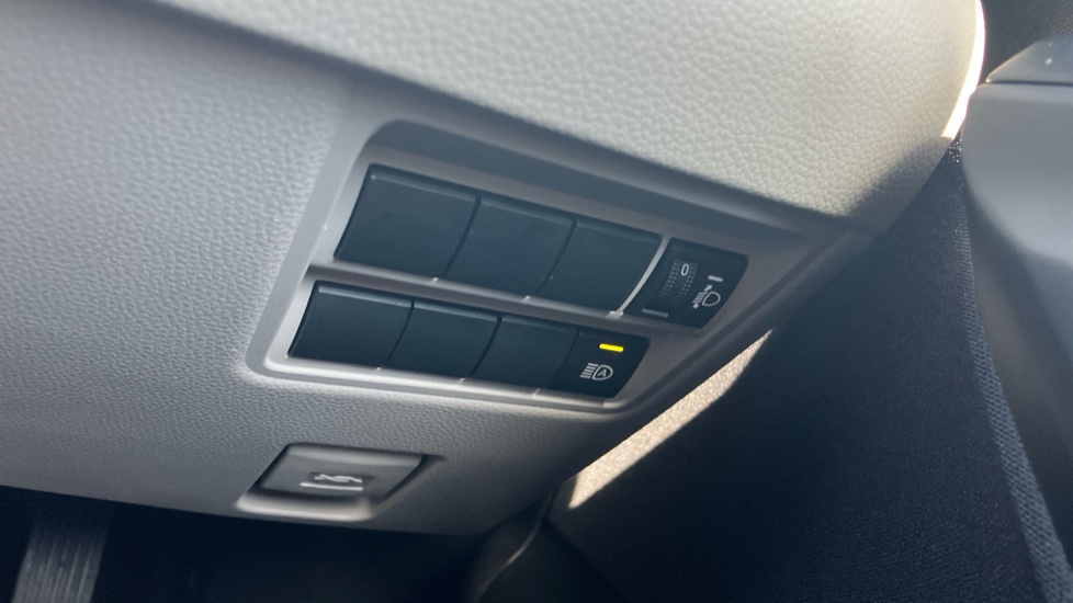 Toyota Yaris 1.5 Hybrid Excel 5dr CVT Hybrid Hatchback - Image 67
