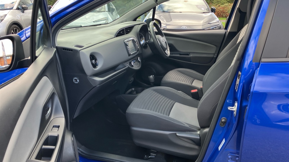 Toyota Yaris 1.5 Hybrid Icon 5dr CVT [Nav] Hybrid Hatchback - Image 5