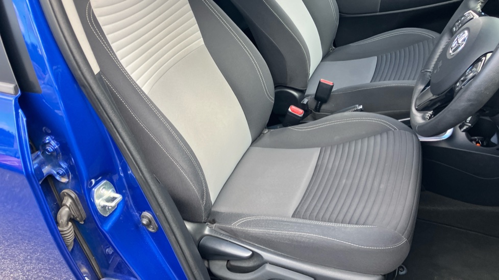 Toyota Yaris 1.5 Hybrid Icon 5dr CVT [Nav] Hybrid Hatchback - Image 17