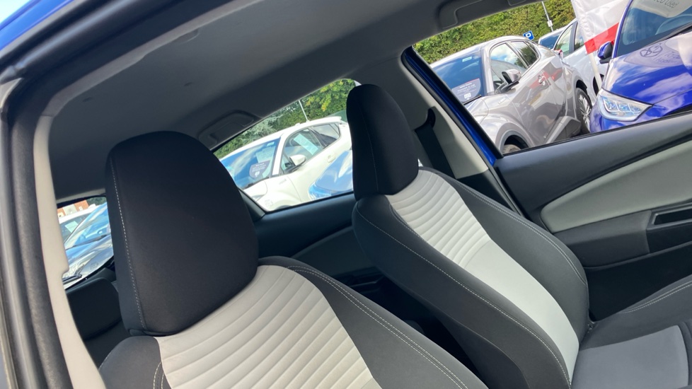 Toyota Yaris 1.5 Hybrid Icon 5dr CVT [Nav] Hybrid Hatchback - Image 19