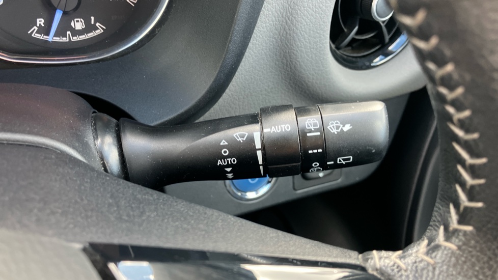 Toyota Yaris 1.5 Hybrid Icon 5dr CVT [Nav] Hybrid Hatchback - Image 37