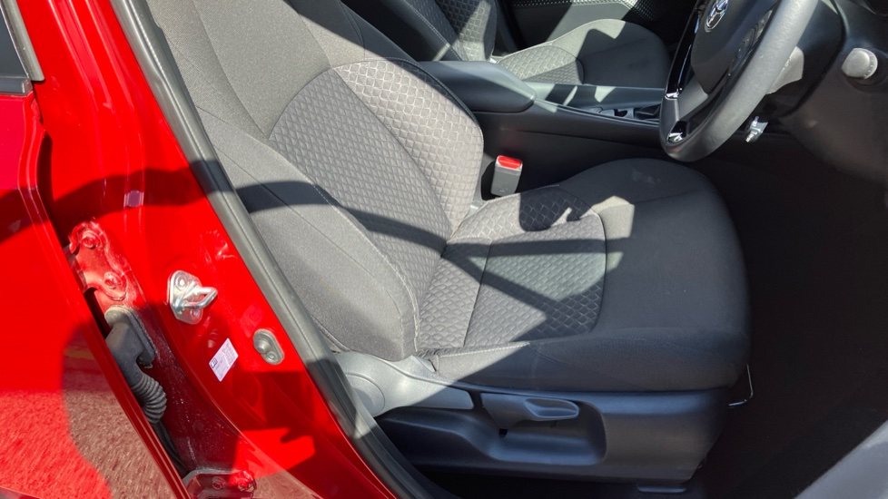 Toyota C-HR 1.8 Hybrid Icon 5dr CVT Hybrid Hatchback - Image 17