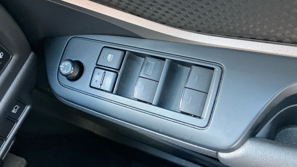 Toyota C-HR 1.8 Hybrid Icon 5dr CVT Hybrid Hatchback - Image 33
