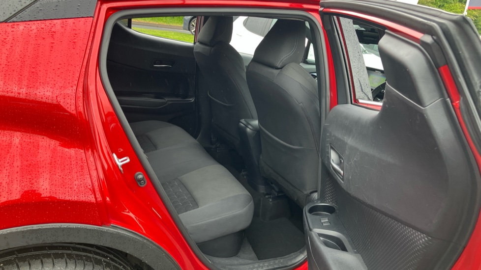 Toyota C-HR 1.8 Hybrid Design 5dr CVT Hybrid Hatchback - Image 8
