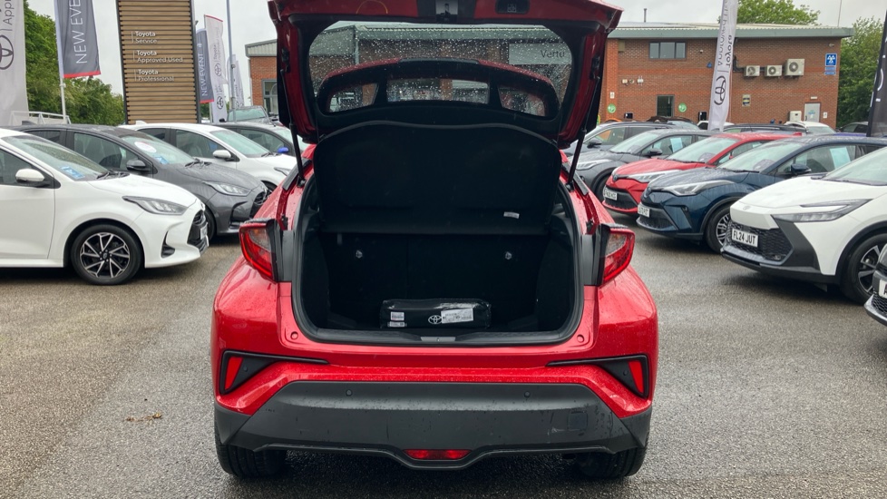 Toyota C-HR 1.8 Hybrid Design 5dr CVT Hybrid Hatchback - Image 13