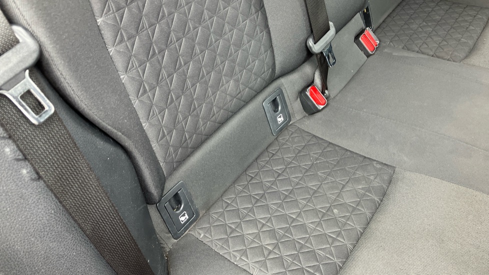Toyota C-HR 1.8 Hybrid Design 5dr CVT Hybrid Hatchback - Image 14