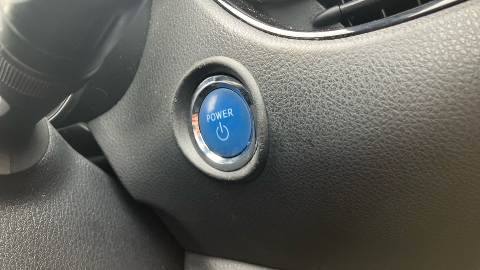 Toyota C-HR 1.8 Hybrid Design 5dr CVT Hybrid Hatchback - Image 16