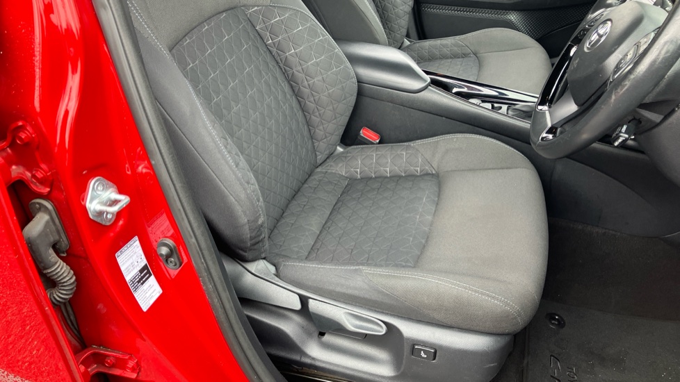 Toyota C-HR 1.8 Hybrid Design 5dr CVT Hybrid Hatchback - Image 17