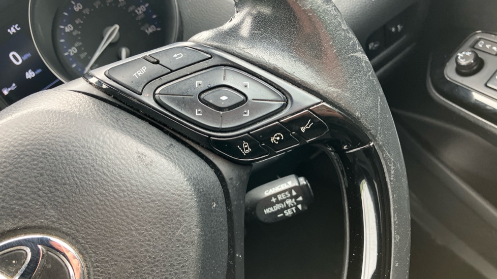 Toyota C-HR 1.8 Hybrid Design 5dr CVT Hybrid Hatchback - Image 32