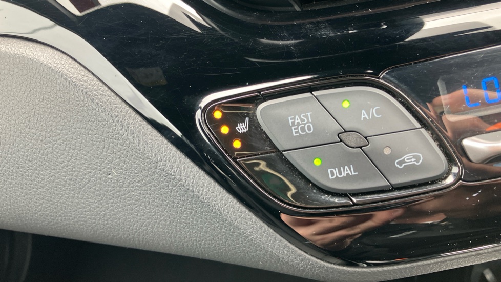 Toyota C-HR 1.8 Hybrid Design 5dr CVT Hybrid Hatchback - Image 43